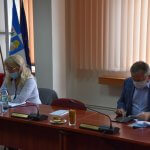 Zdjęcie przedstawia Radnych Powiatu Polickiego biorących udział w obradach