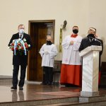 Starosta Policki i Burmistrz Polic podczas Mszy Świętej za Ojczyznę w 102 rocznicę odzyskania przez Polskę niepodległości