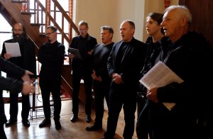 Na zdjęciu śpiewający członkowie Tanowskiego Bractwa Śpiewaczy