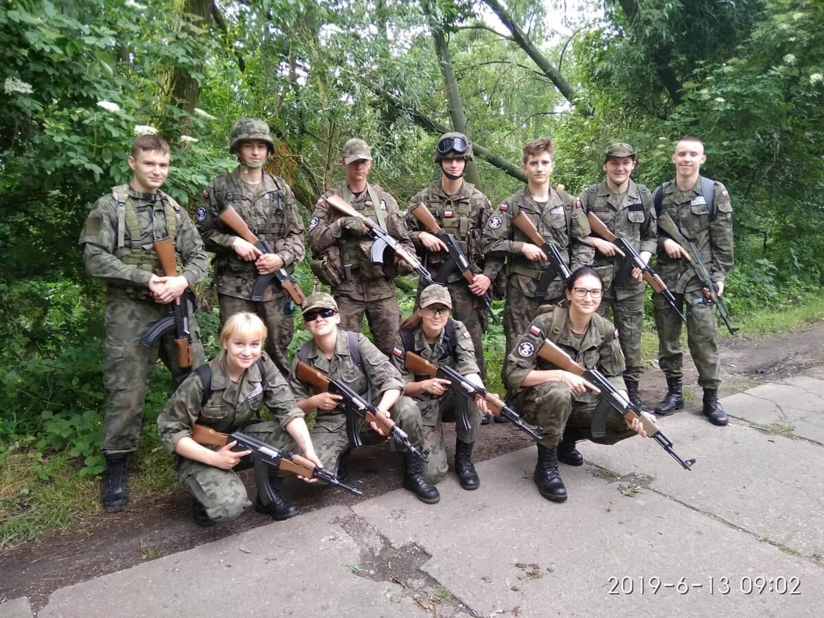 Uczniowie klasy wojskowej Zespołu Szkół im. I. Łukasiewicza w Policach