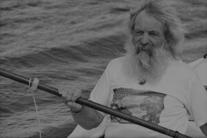 Aleksander Doba płynący kajakiem