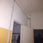 wejścia do łazienki w szatni pływalni