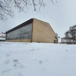 zdjęcie z oddali hali z zewnątrz przed rozpoczęciem robót