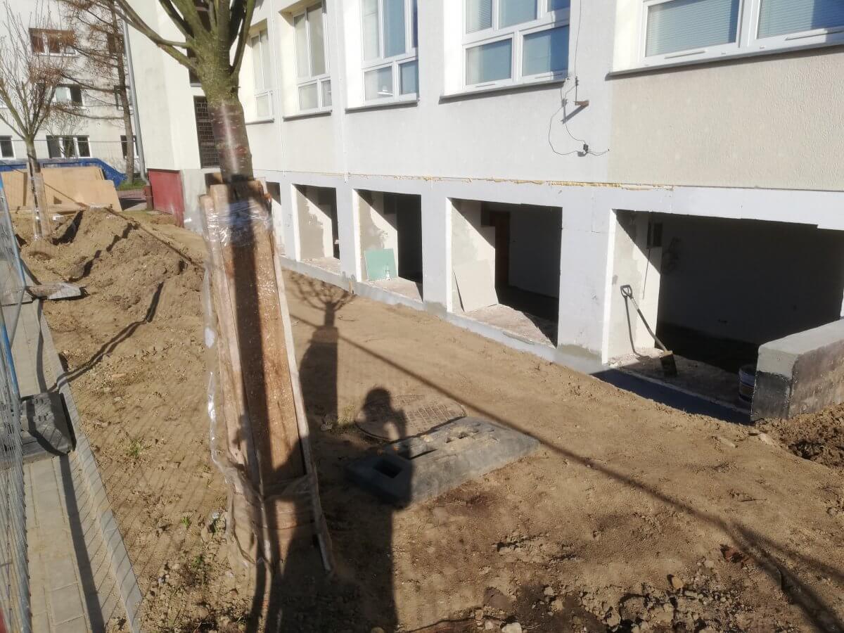 Pracownie elektryczne w trakcie budowy - widok z zewnątrz