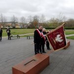 Przedstawiciele związków zawodowych przy pomniku Ludziom Solidarności