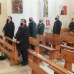 Przedstawiciele samorządów gminnych i powiatowego podczas Mszy Świętej