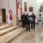 Przewodniczący Rady Powiatu w Policach Cezary Arciszewski wraz z przedstawicielami samorządów gminnych