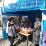 Przekazanie upominków za udział w akcji stomatologicznej