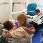 Badanie profilaktyczne uzębienia w mobilnym gabinecie stomatologicznym