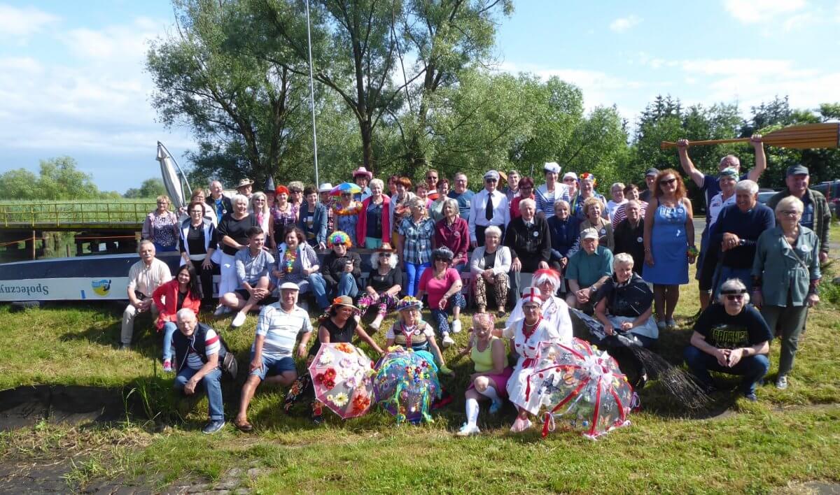 Uczestnicy pikniku "Otwarcie Parasola 2021"