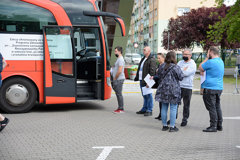 Kolejka do mobilnego poboru krwi