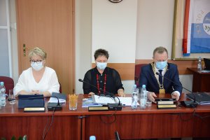 Zarząd Powiatu w Policach podczas XXXI sesji Rady Powiatu w Policach