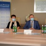 Przedstawiciele Powiatu Polickiego i Grupy Azoty Police S.A. w sali konferencyjnej