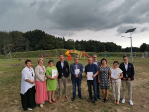 Uczestnicy spotkania podczas podpisania umów na dofinansowanie inwestycji