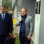 Prezes Polickiego Stowarzyszenia Piłki Siatkowej Marek Putzlacher przemawia