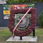 Płaskorzeźba herbu Polic