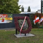 Płaskorzeźba herbu Polic