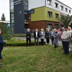 Zaproszeni goście na odsłonięcie płaskorzeźby herbu Polic