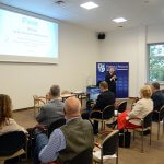 Starosta Policki Andrzej Bednarek przemawia podczas konferencji