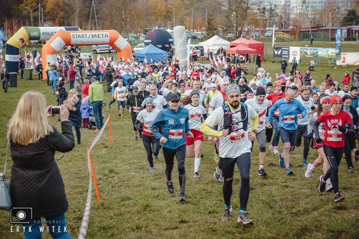 Biegacze biegną w biegu niepodegłościowym