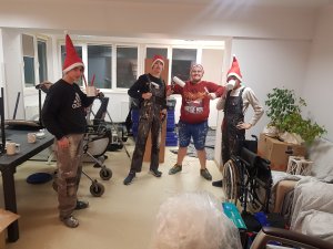 Wychowankowie MOW w Trzebieży podczas remontu