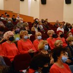 Uczestnicy spotkania wigilijnego w MOK Police