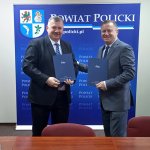 Na wspólnym zdjęciu Starosta Andrzej Bednarek i Burmistrz Nowego Warpna Jarosław Burba