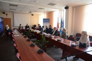 Członkowie Powiatowej Rady Rynku Pracy w Policach podczas posiedzenia