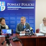 Zarząd Powiatu w Policach podczas konferencji prasowej