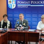 Zarząd Powiatu w Policach podczas konferencji prasowej