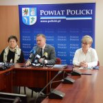 Zarząd Powiatu w Policach podczas konferencji prasowej