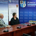 Przedstawiciele Powiatu Polickiego z wykonawcą robót podczas podpisania umowy