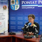 Przedstawiciele Powiatu Polickiego z wykonawcą robót podczas podpisania umowy