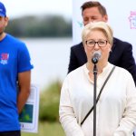 Przemowa Joanny Napiwodzkiej Wicestarosty Polickiej podczas oficjalnego otwarcia Etapowych Regat Turystycznych w Marinie Trzebież