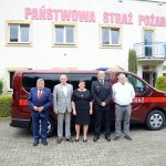 Przedstawiciele samorządu powiatowego i gminnych z Komendantem Powiatowym Państwowe Straży Pożarnej na wspólnym zdjęciu