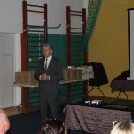 Przemowa Konsula Henryka Kołodzieja na środku sali