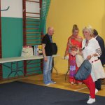 Prezekazanie upominków przez Burmistrza Władysława Diakuna