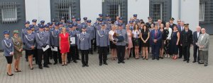 Powiatowe obchody Święta Policji wspólne zdjęcie wszystkich zebranych gości