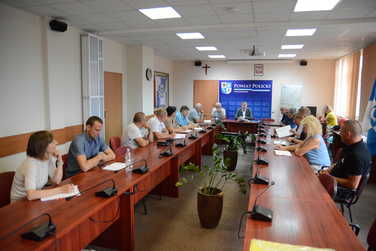 Posiedzenie Powiatowego Zespołu Zarządzania Kryzysowego w Policach
