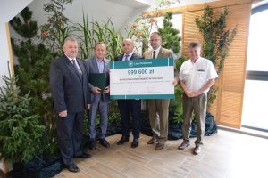 Uczestnicy spotkania dotyczącego podpisania umowy