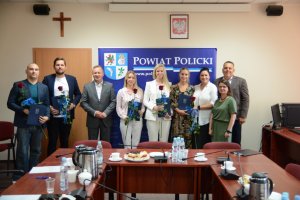 Zdjęcie grupowe uczestników spotkania ws. nadania tytułów nauczycielskich