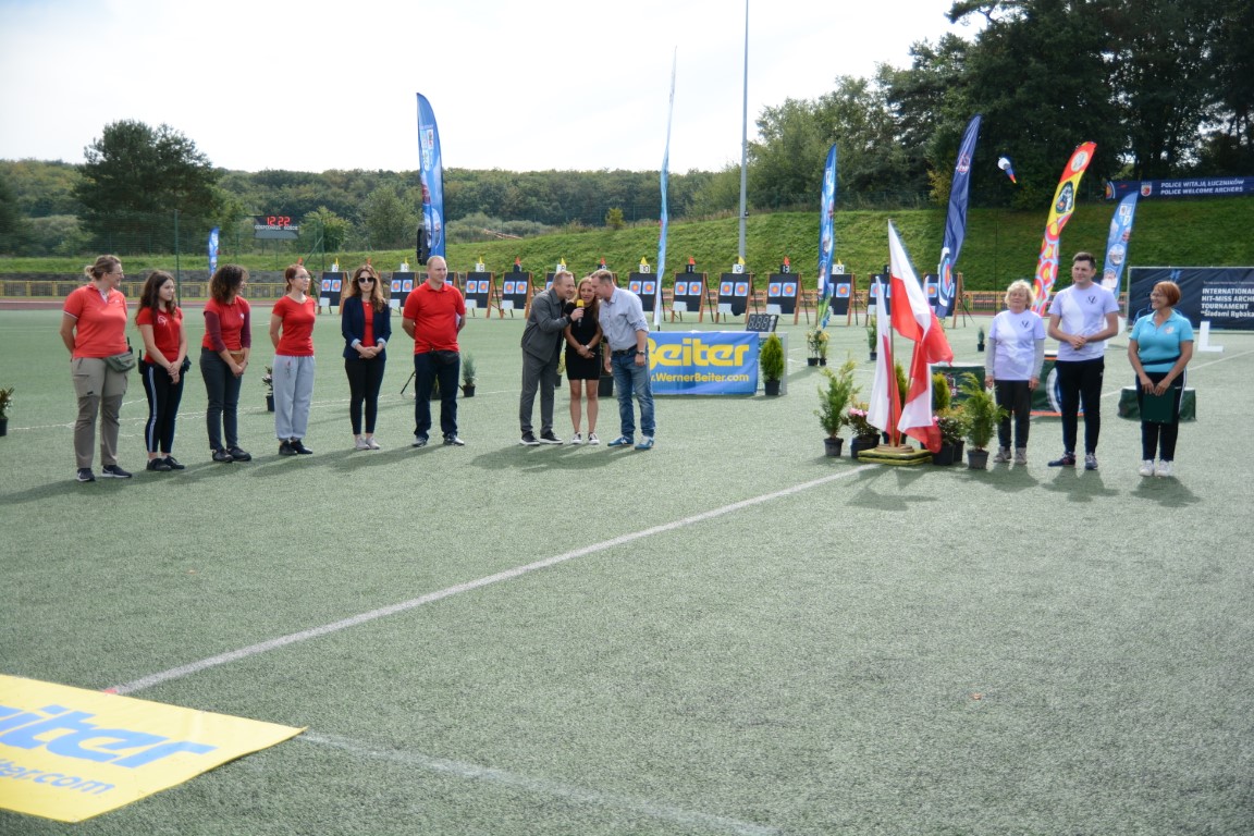 Uroczyste otwarcie zawodów łuczniczych w Policach
