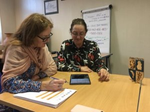 Na zdjęciu wykonywanie testów sprawności psychicznej i ruchowej