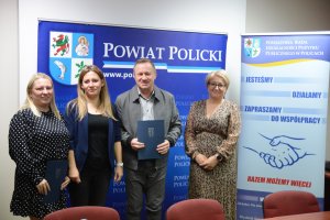Starosta Policki Andrzej Bednarek, Wicestarosta Policki Joanna Napiwodzka i Przewodnicząca i Wiceprzewodnicząca Rady Pożytku Publicznego