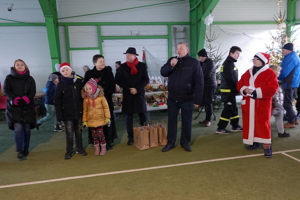 Przewodniczący Rady Powiatu w Policach i Członek Zarządu Powiatu w Policach wraz z Burmistrzem Nowego Warpna
