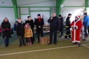 Przewodniczący Rady Powiatu w Policach i Członek Zarządu Powiatu w Policach wraz z Burmistrzem Nowego Warpna