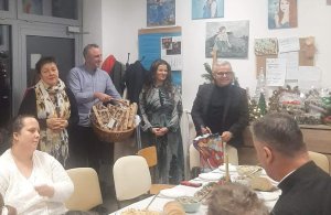 Przedstawiciele samorządu powiatowego podczas spotkania świątecznego