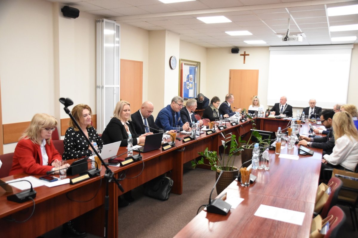 Obrady sesji Rady Powiatu w Policach