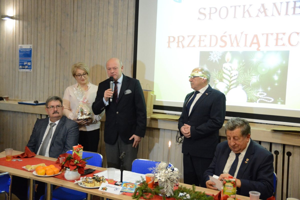 Przedstawiciele Powiatu Polickiego składają życzenia świąteczne