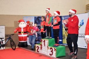 Wicestarosta Policki na podium Biegu Mikołajkowego w Policach